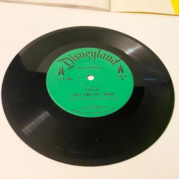 Vintage 1965 Disney Lady  and the Tramp 7 Inch Record and Book - Picture 5 of 15